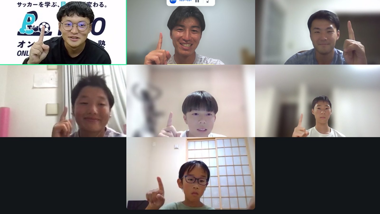 IPPOのオンライン授業。女子も男子も同じ画面で、手を挙げて自分の考えを話す